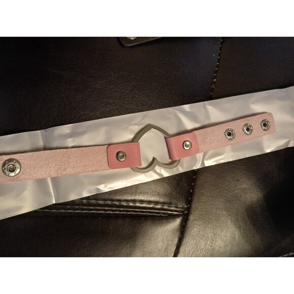 🩷Pink Boho Open HEART Faux leather Snap Bracelet - Picture 6 of 7